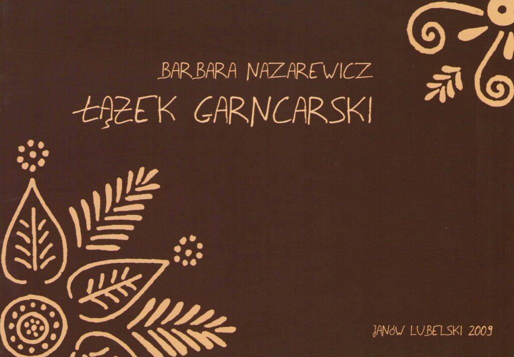 Brązowe tło z jasnobeżowym napisem "Barbara Nazarewicz Łązek Garncarski Janów Lubelski 2009" oraz dekoracyjnym wzorem liści i kwiatów.
